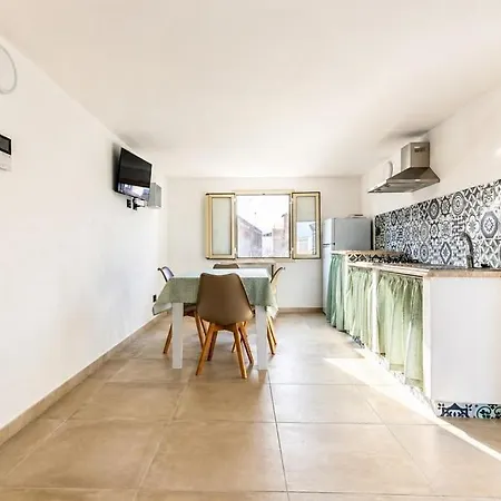 Leone Di Sicilia Apartment *